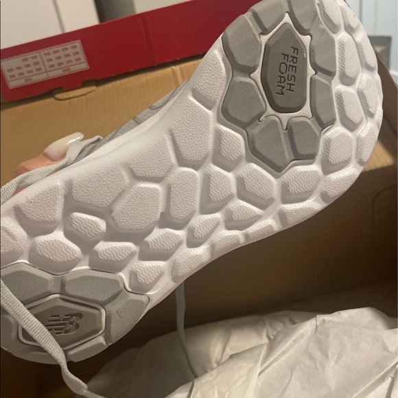 New Balance - Picture 2 of 4